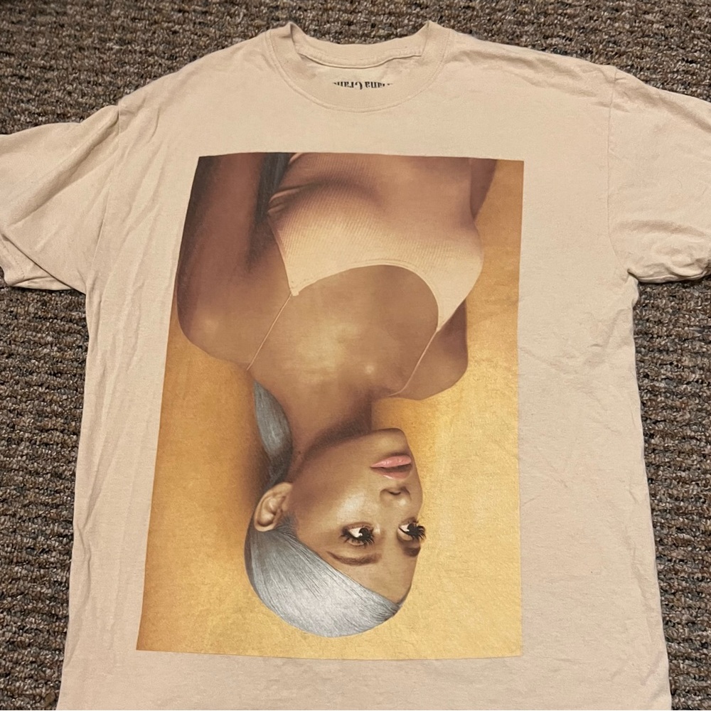 ariana grande sweetner tee shirt